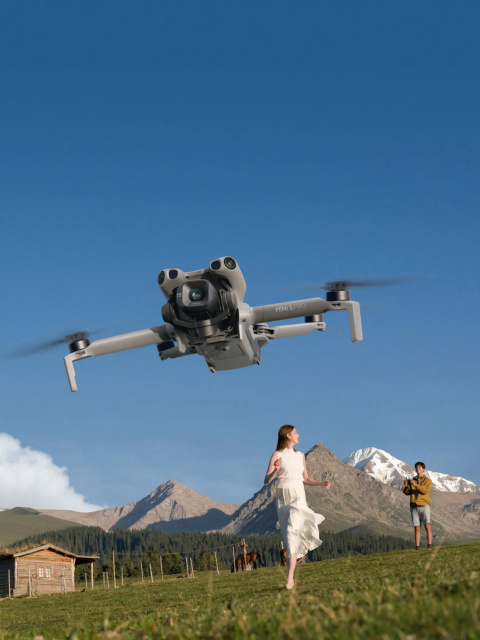 <h2>Vertical shooting and flexible gimbal rotation of 225°</h2>