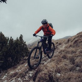 SUUNTO VERTICAL BLACK RUBY sports watch